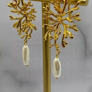 WENS Gold Tone Coral Pearl Pendant Earrings - Pre owned / Y2334
